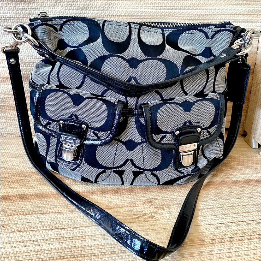 SOLD OUT Coach F23392 Daisy Signature Pocket Coach Signature Hobo Crossbody